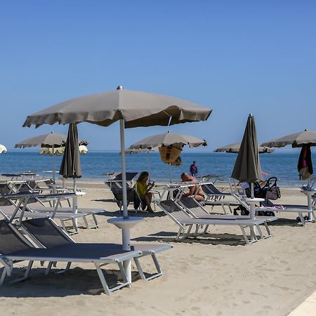 Hotel Commodore Cervia Dış mekan fotoğraf
